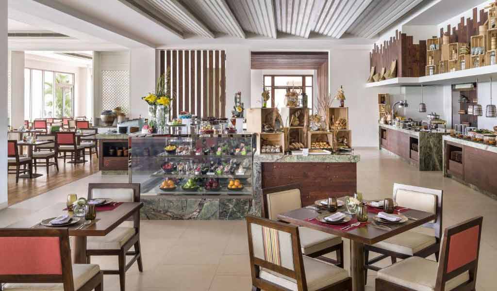 dining-hall-at-shangro-la-hambantota