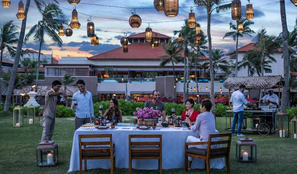 outdoor-dining-at-shangri-la-hambantota