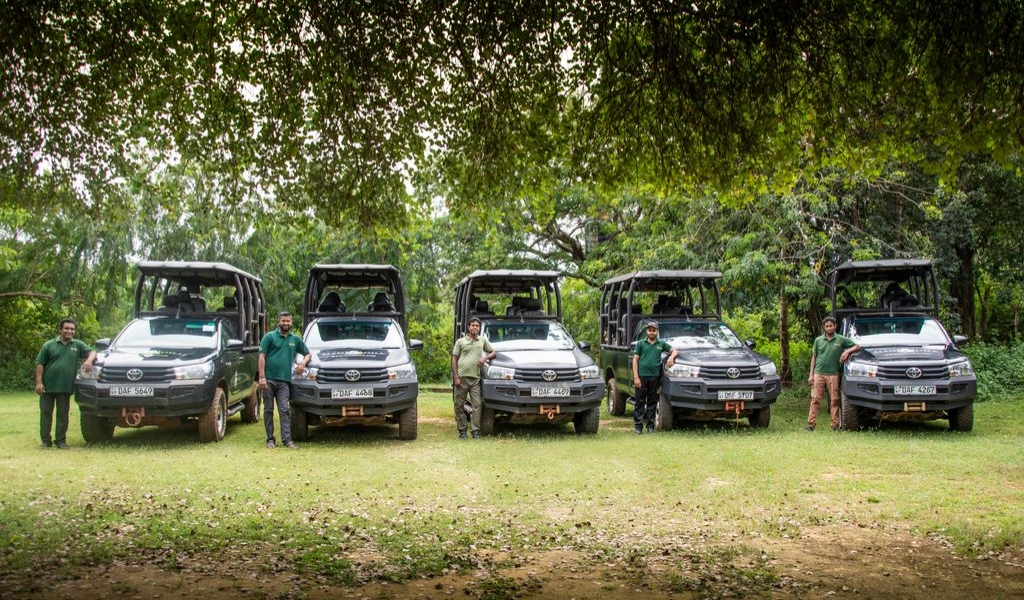 mahoora yala safari jeeps