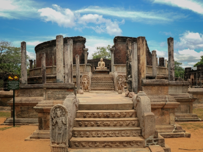 ancient ruins of polonnaruwa